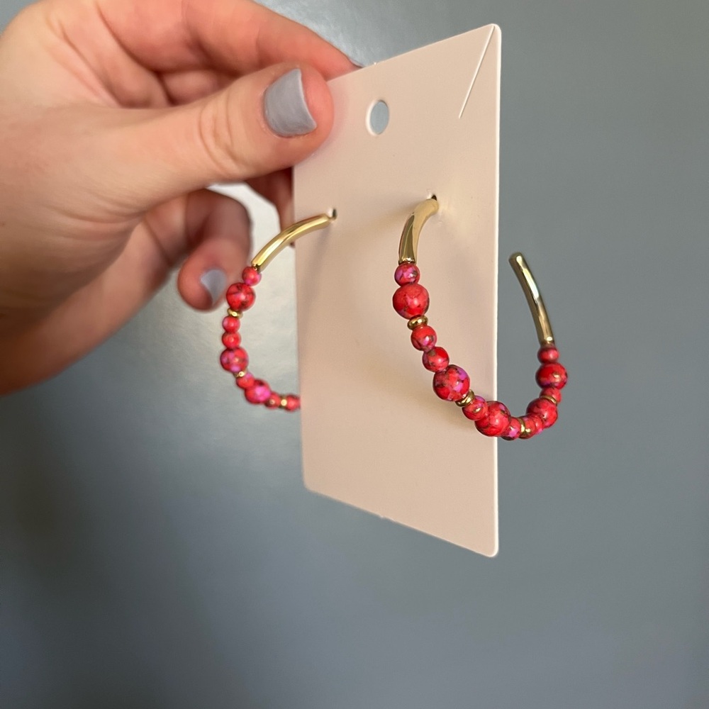 Kendra Scott Jovie Beaded Hoops in Pink/Red Mix & Yellow Gold